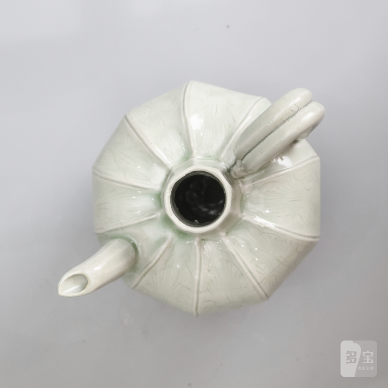 明代 青釉狮钮十棱执壶 - 图19